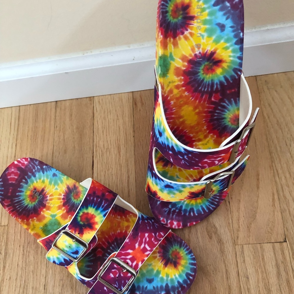 New Steven Madden tie dye sandals
